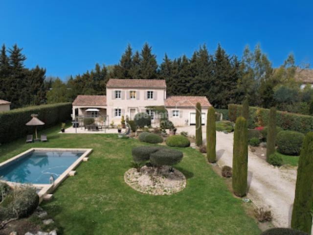 Maison avec piscine et jardin