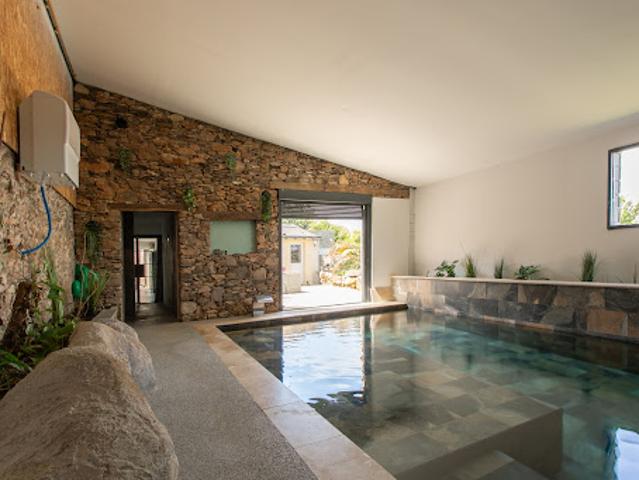 Maison avec piscine et jardin