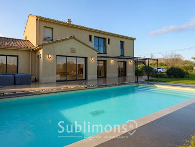 Maison avec piscine et jardin
