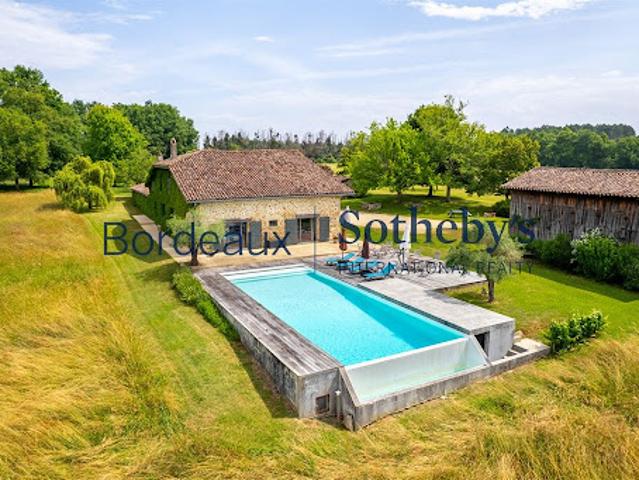 Maison avec piscine et jardin