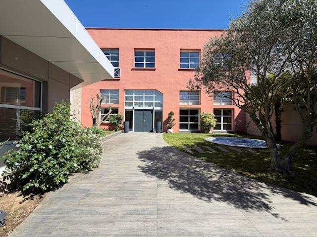 Maison avec piscine et jardin
