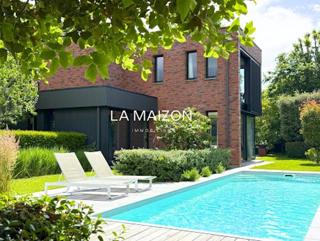 Maison avec piscine et jardin