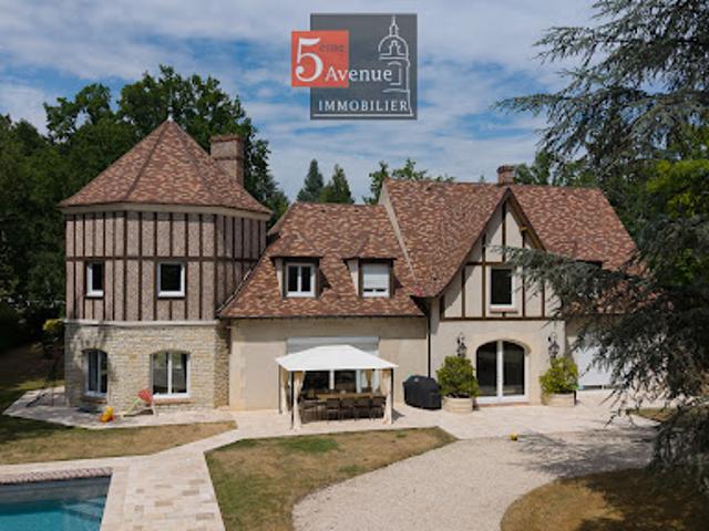Maison avec piscine et jardin