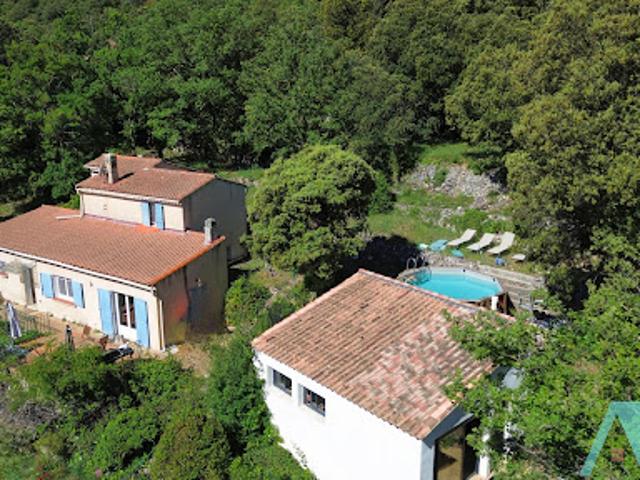 Maison avec piscine et jardin