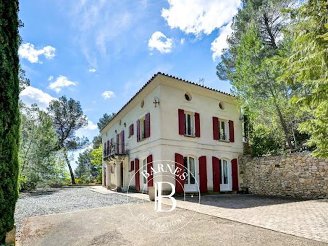 Maison avec piscine et jardin