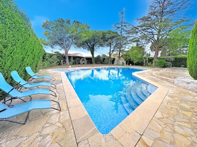 Maison avec piscine et jardin