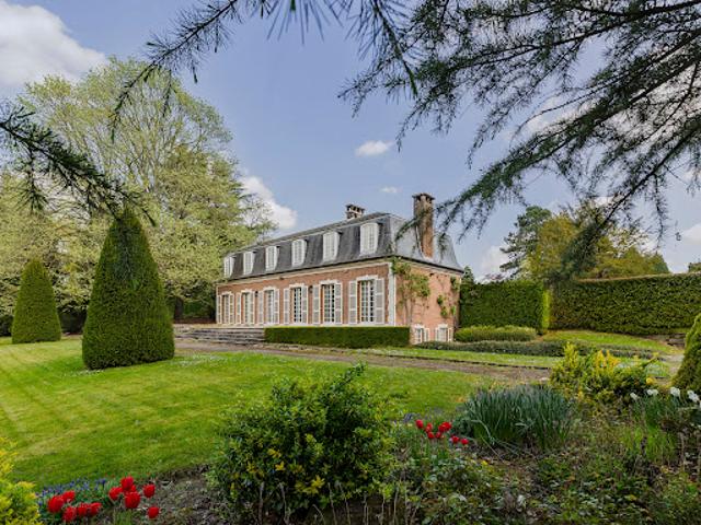 Maison avec piscine et jardin