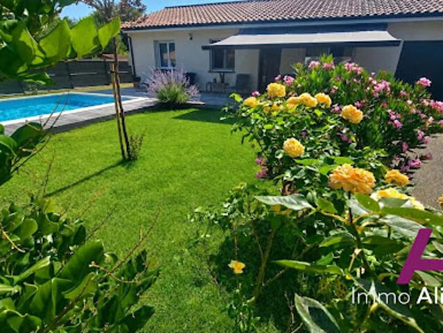 Maison avec piscine et jardin
