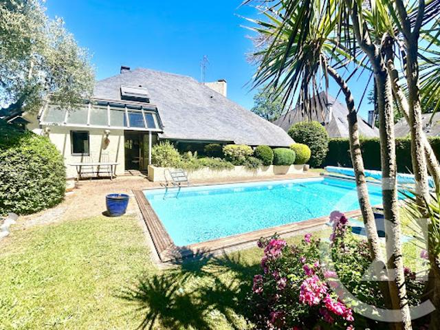 Maison avec piscine et jardin