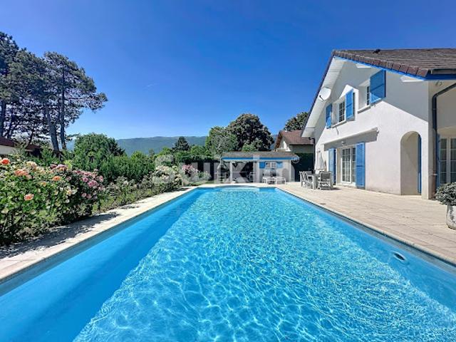 Maison avec piscine et jardin