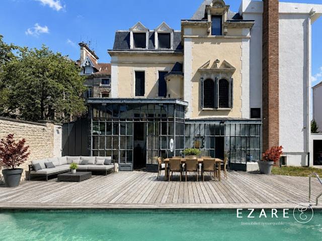 Maison avec piscine et jardin