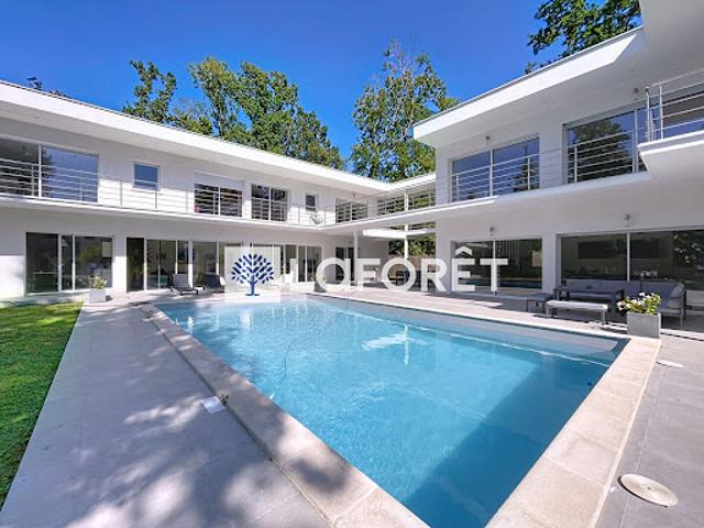 Maison avec piscine et jardin