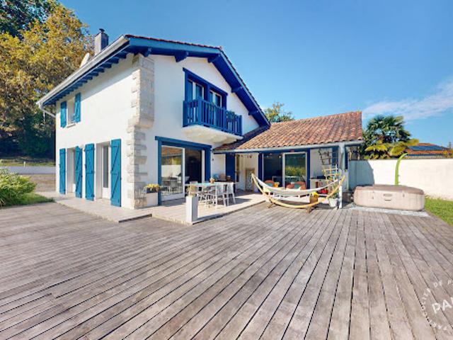 Maison avec piscine et jardin