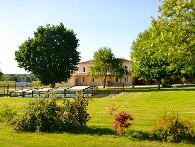 Maison avec piscine et jardin