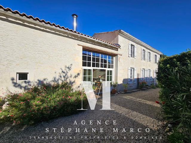 Maison avec piscine et jardin