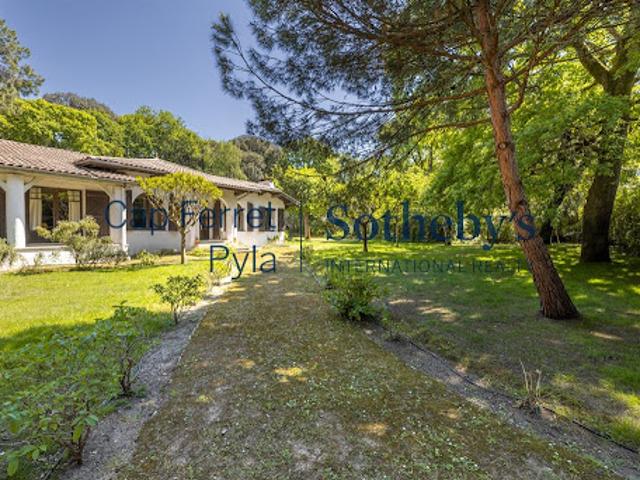 Maison avec piscine et jardin