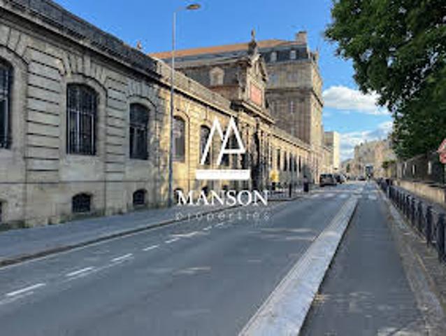 Maison avec piscine et jardin