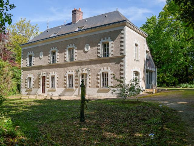 Maison avec piscine et jardin