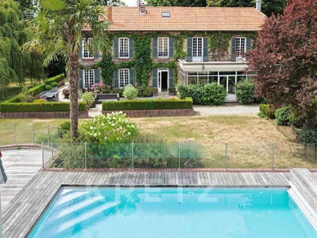 Maison avec piscine et jardin