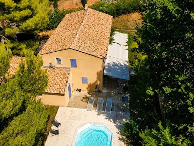 Maison avec piscine et jardin