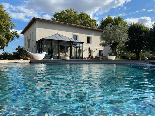 Maison avec piscine et jardin