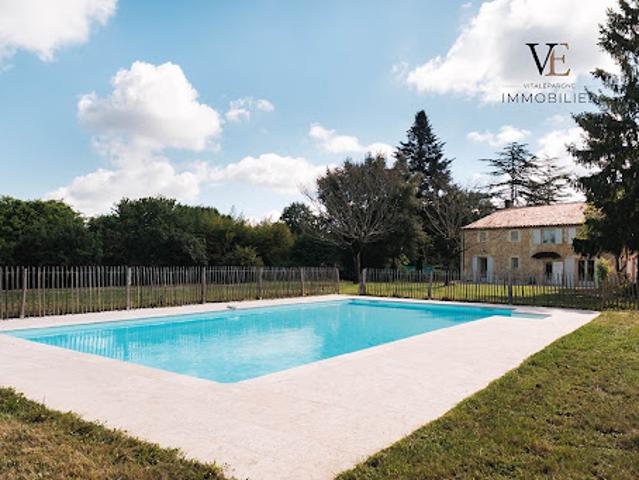 Maison avec piscine et jardin
