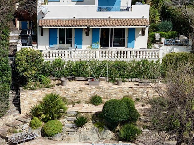 Maison avec piscine et jardin