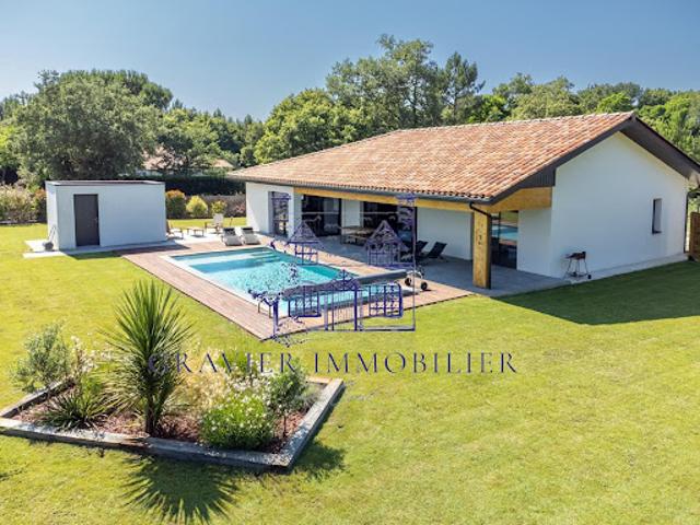 Maison avec piscine et jardin