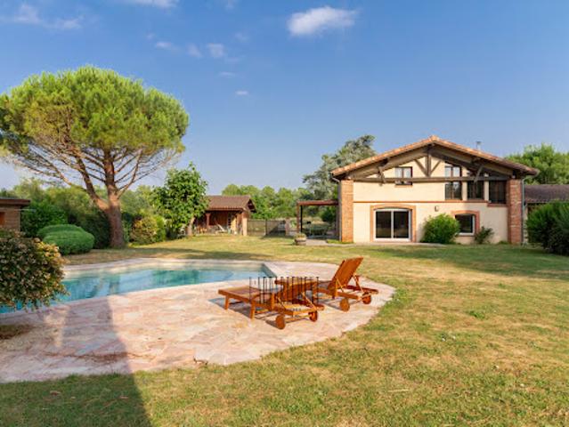 Maison avec piscine et jardin