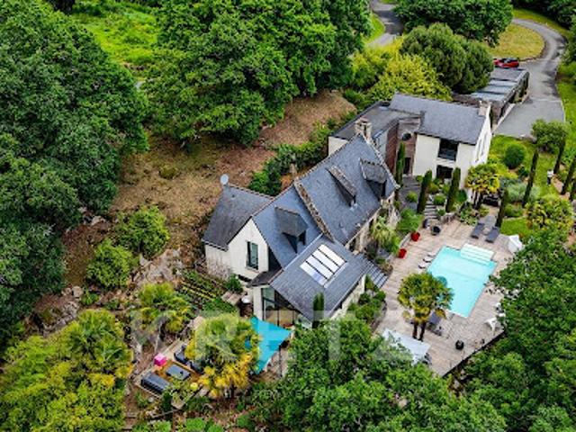 Maison avec piscine et jardin