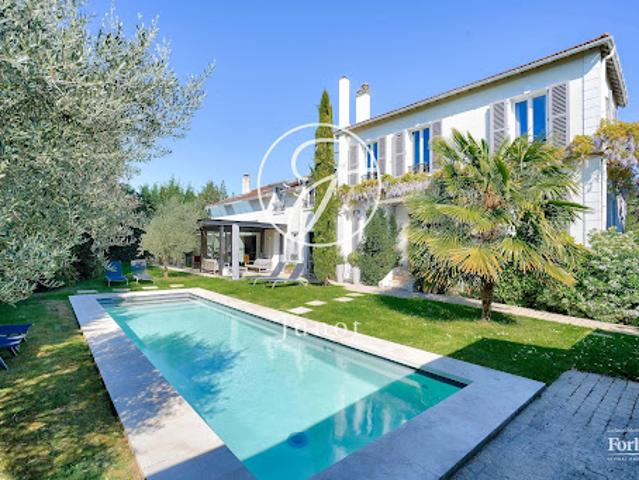 Maison avec piscine et jardin