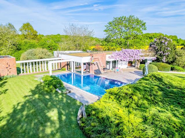 Maison avec piscine et jardin