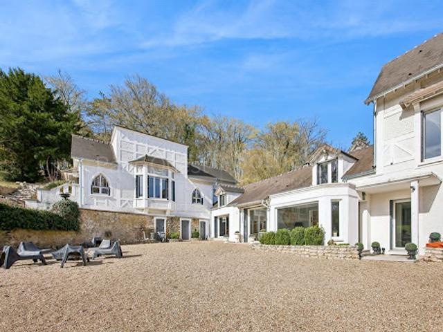 Maison avec piscine et jardin