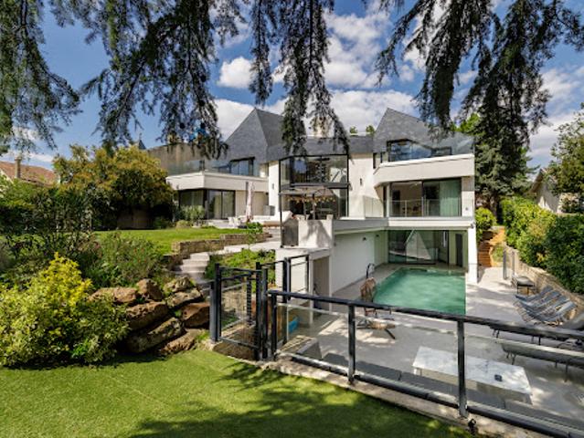 Maison avec piscine et jardin