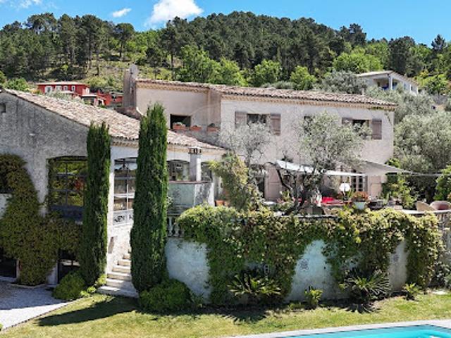 Maison avec piscine et jardin