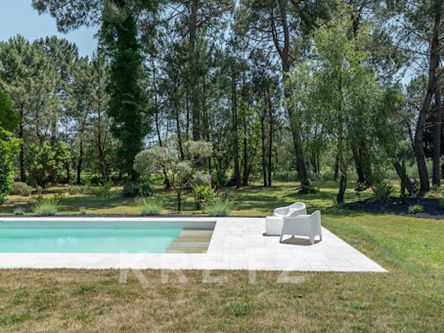 Maison avec piscine et jardin