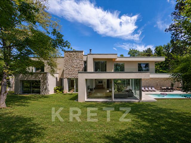 Maison avec piscine et jardin