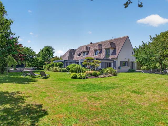 Maison avec piscine et jardin