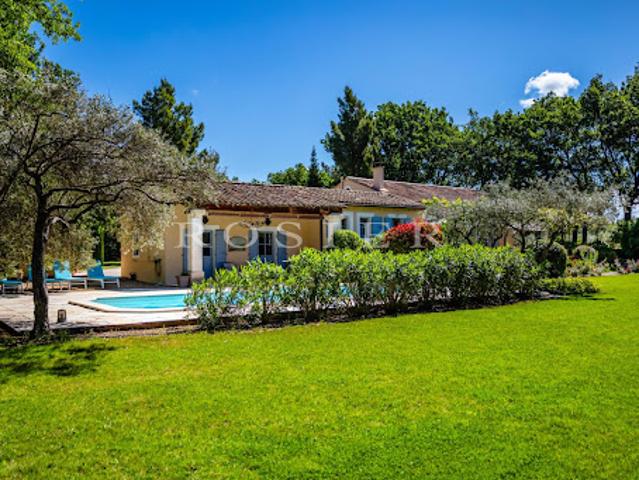 Maison avec piscine et jardin