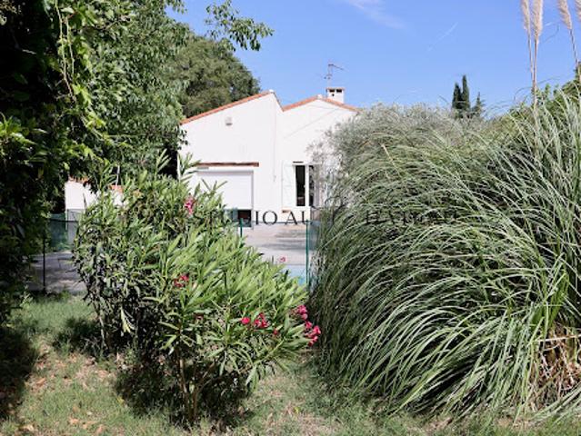 Maison avec piscine et jardin