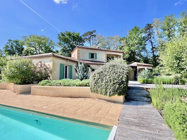 Maison avec piscine et jardin