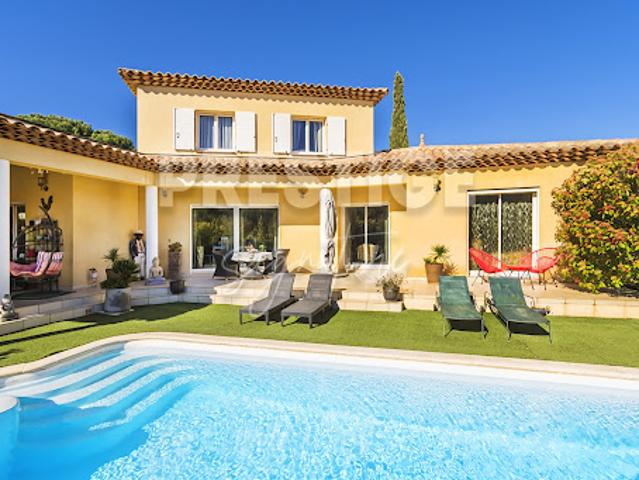 Maison avec piscine et jardin