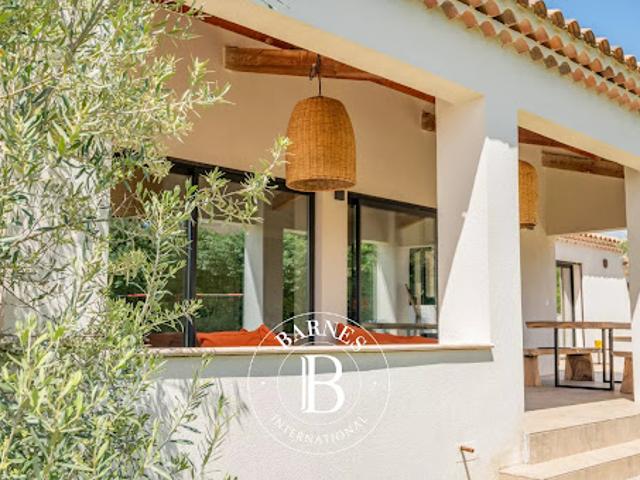Maison avec piscine et jardin