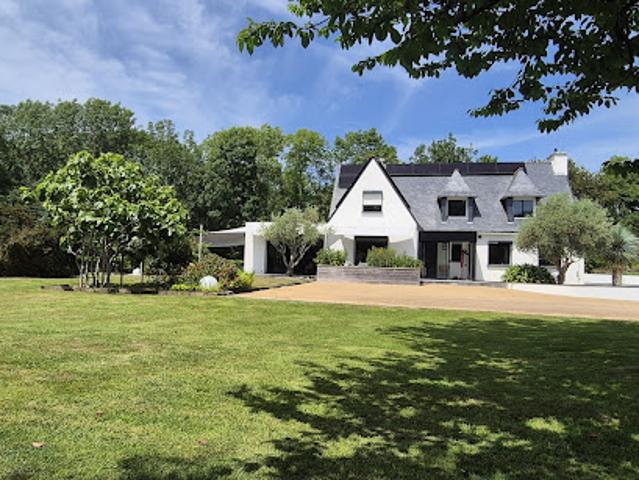Maison avec piscine et jardin