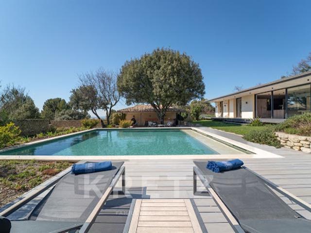 Maison avec piscine et jardin