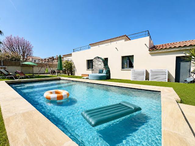 Maison avec piscine et jardin