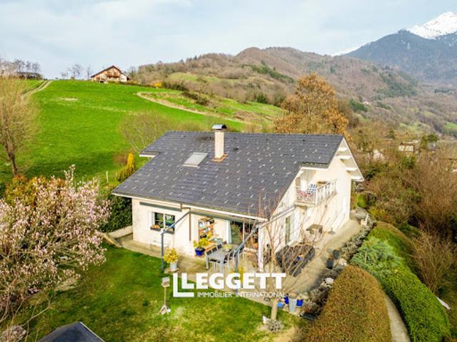 Maison avec piscine et jardin