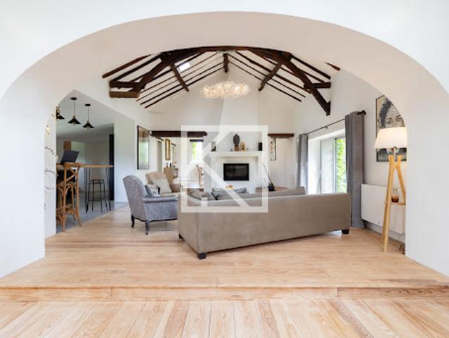 Maison avec piscine et jardin