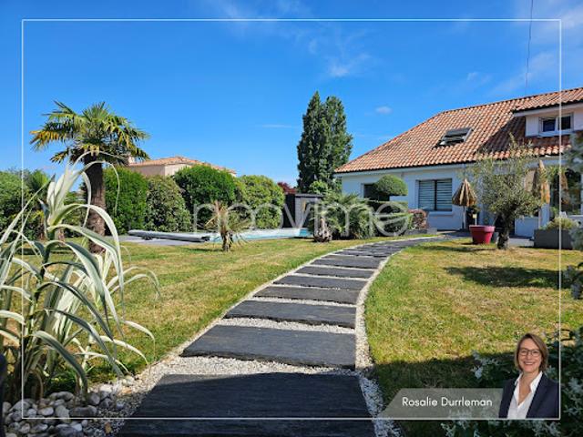 Maison avec piscine et jardin