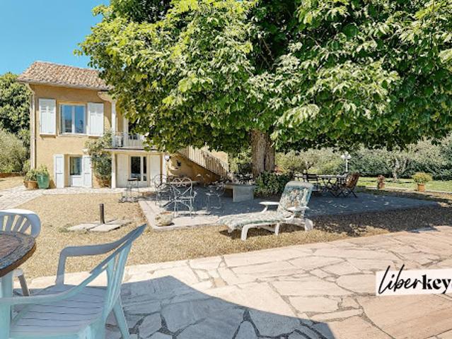Maison avec piscine et jardin
